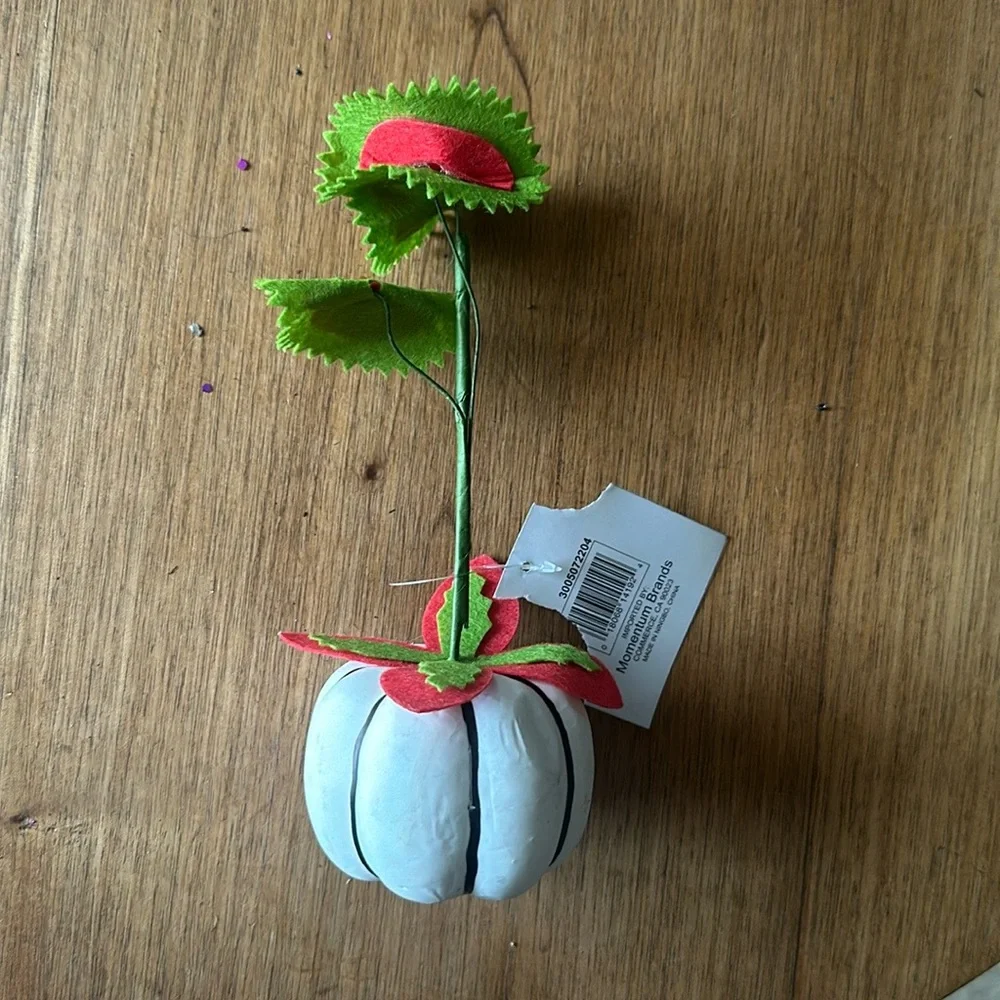 New target Halloween spooky plant (2)